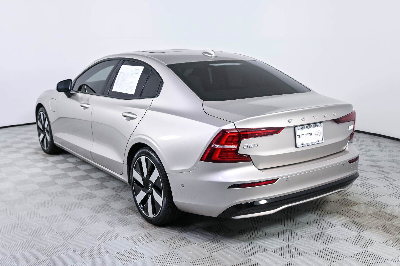 Certified 2024 Volvo S60 T8 Ultimate w/ Climate Package AWD/4WD image 3