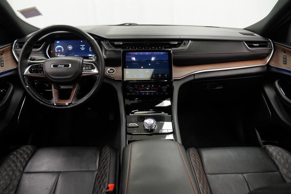 Used 2021 Jeep Grand Cherokee L Summit w/ Luxury Tech Group V AWD/4WD image 2
