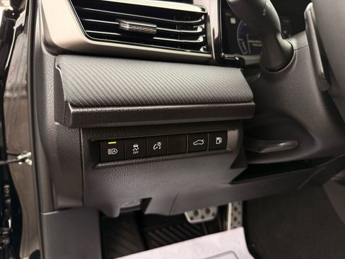 Used 2025 Toyota Camry SE image 42