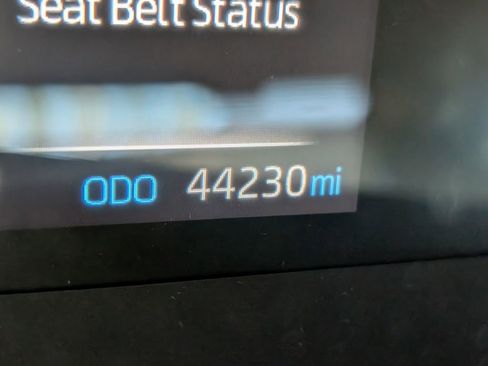 Used 2020 Toyota Highlander L image 29