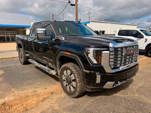 Used 2024 GMC Sierra 2500 Denali w/ Denali Reserve Package AWD/4WD image 2