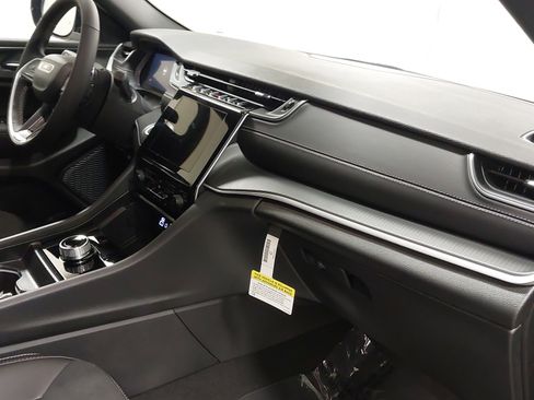 New 2025 Jeep Grand Cherokee Altitude image 29