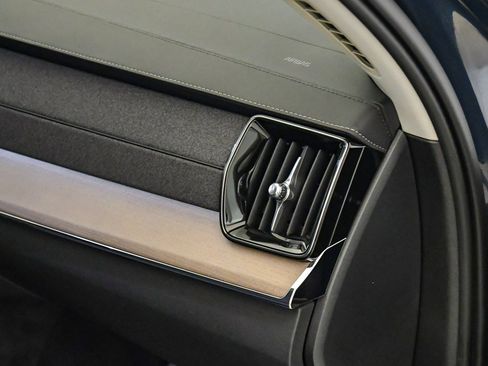 Certified 2025 Volvo XC90 B5 Plus w/ Protection Package Premier image 16