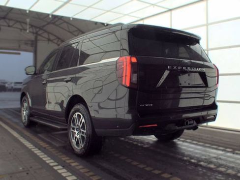 Used 2025 Ford Expedition Active AWD/4WD image 2
