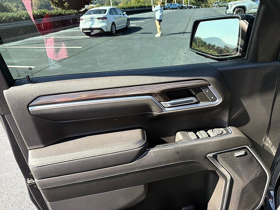 Used 2024 Chevrolet Tahoe High Country w/ Premium Package AWD/4WD image 11