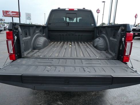 Used 2022 Ford F250 Lariat w/ Black Appearance Package AWD/4WD image 16