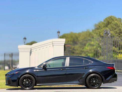 Used 2025 Toyota Camry SE w/ Convenience Package FWD image 7