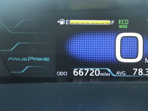 Used 2018 Toyota Prius Prime Premium FWD image 29