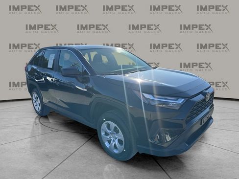 Used 2024 Toyota RAV4 LE image 7