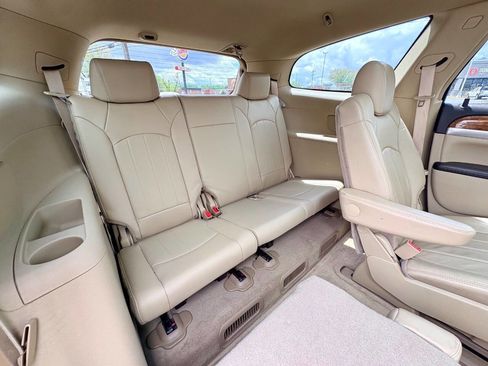 Used 2009 Buick Enclave CXL w/ Entertainment Package #3 AWD/4WD image 32