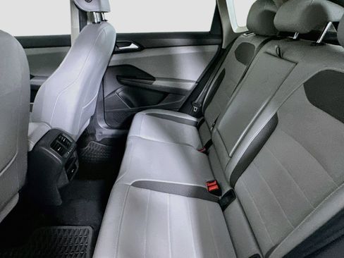 Used 2022 Volkswagen Taos SE w/ Panoramic Sunroof Package FWD image 27