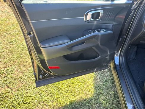 Certified 2025 Kia Sorento S w/ Panoramic Sunroof Package FWD image 10