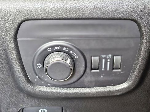 Used 2025 Jeep Grand Cherokee Altitude AWD/4WD image 20