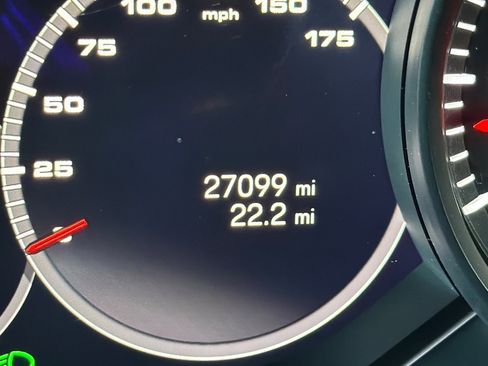 Used 2023 Porsche Cayenne Platinum Edition image 25