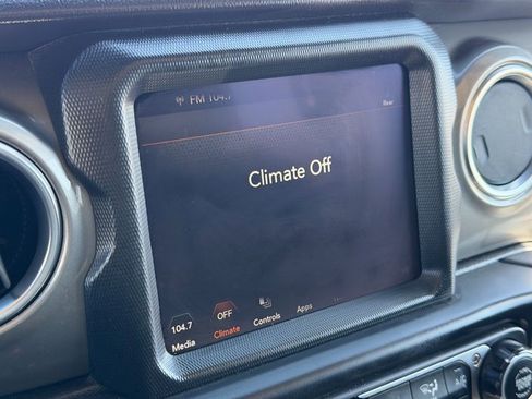 Used 2023 Jeep Wrangler Sahara image 31