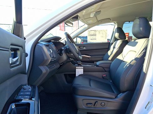 New 2025 Nissan Pathfinder SL w/ Lighting Package (N92) image 9