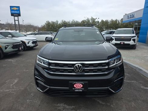 Used 2021 Volkswagen Atlas Cross Sport SE w/ Panoramic Sunroof Package image 2