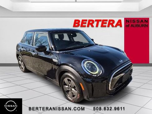 Used 2022 MINI Cooper 4-Door Hardtop w/ Premium Package FWD image 4
