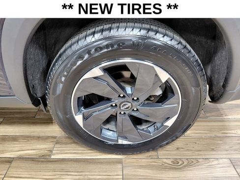 Used 2025 Nissan Rogue SV AWD/4WD image 5