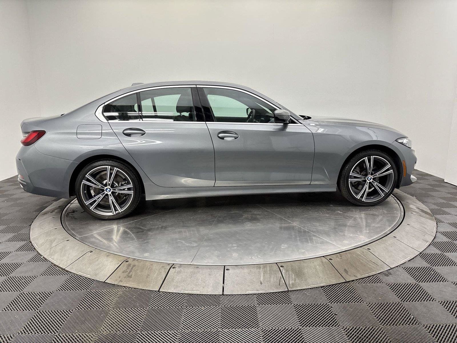 Used 2024 BMW 330i xDrive Sedan w/ Convenience Package AWD/4WD image 17
