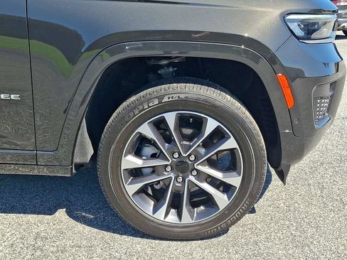 Used 2024 Jeep Grand Cherokee Overland w/ Luxury Tech Group IV AWD/4WD image 8
