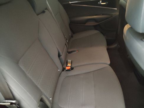 Used 2019 Kia Sorento L FWD image 19