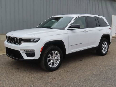 Used 2023 Jeep Grand Cherokee Limited AWD/4WD image 9