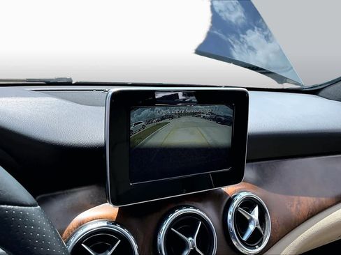 Used 2017 Mercedes-Benz GLA 250 image 24