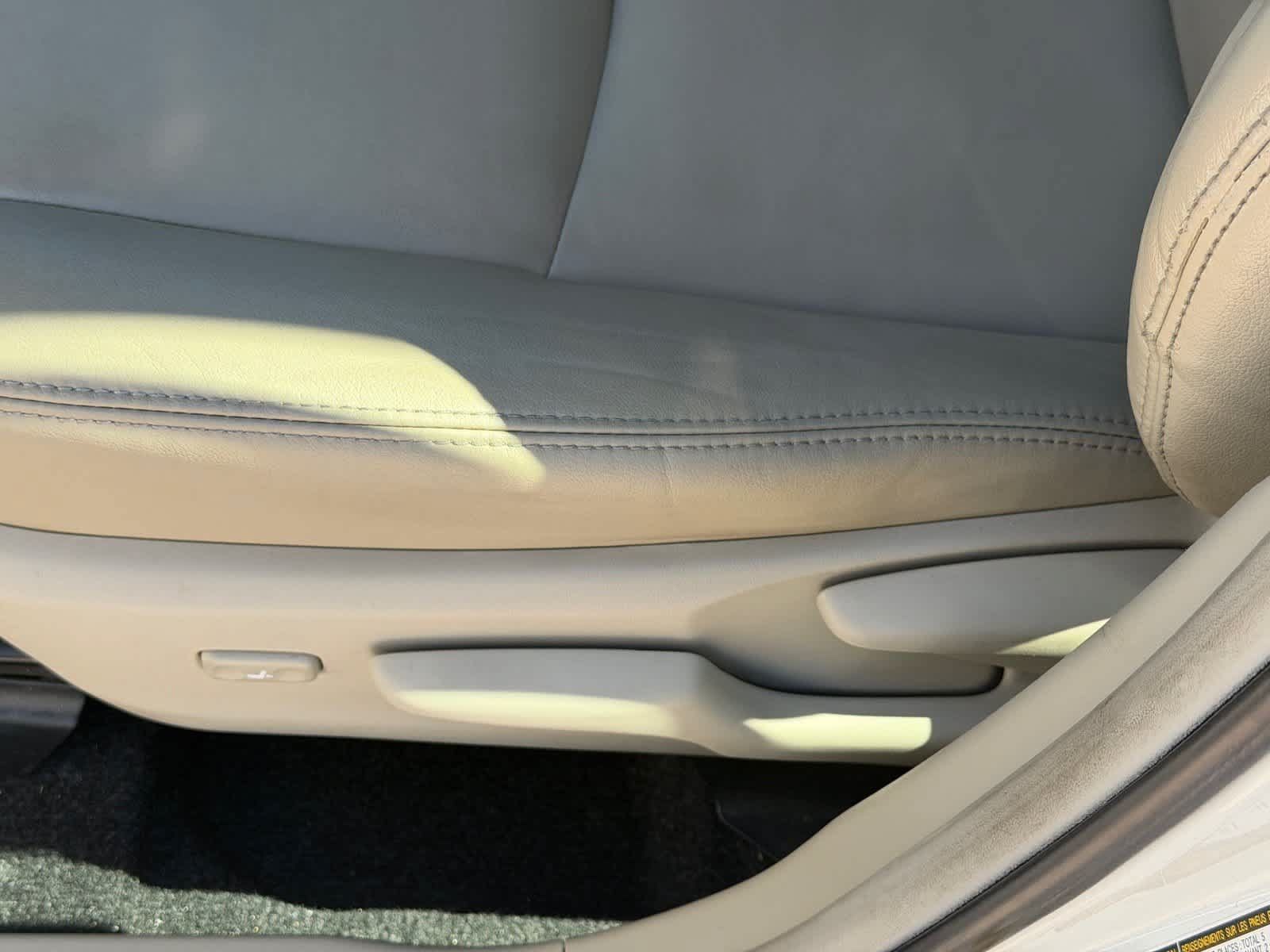 Used 2014 Toyota Prius V Five FWD image 17