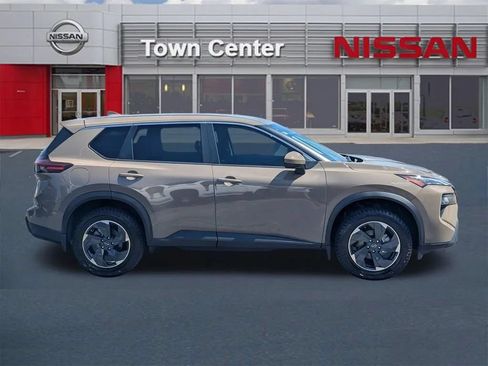Certified 2024 Nissan Rogue SV FWD image 8