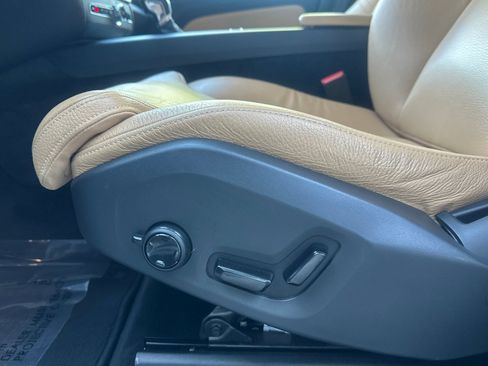 Used 2019 Volvo XC60 T5 Inscription image 14