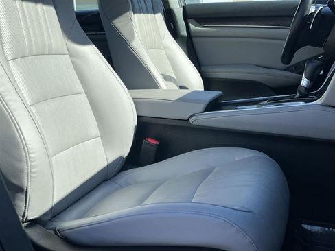 Used 2018 Honda Accord Touring image 18