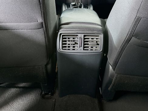 Used 2017 Nissan Rogue SV image 28