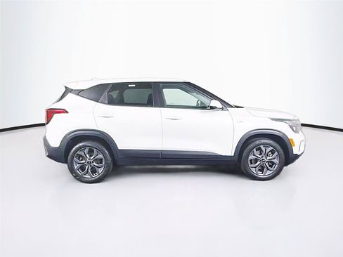 Used 2024 Kia Seltos LX AWD/4WD image 12