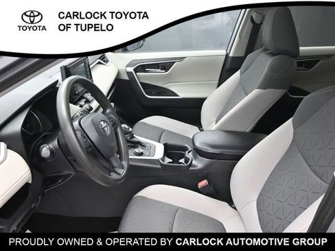 Used 2021 Toyota RAV4 XLE image 10
