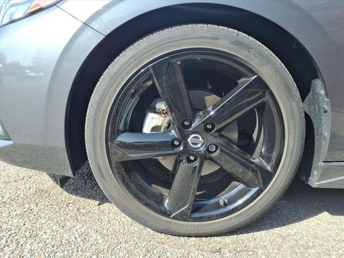 Used 2022 Nissan Sentra SR w/ Midnight Edition image 23