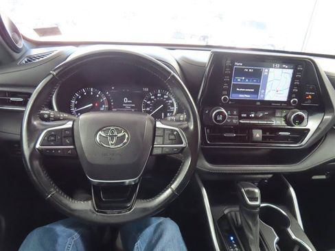Used 2021 Toyota Highlander XSE FWD image 22