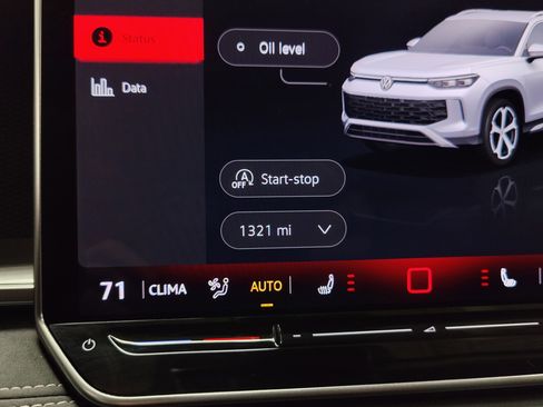 Used 2025 Volkswagen Tiguan SE image 26