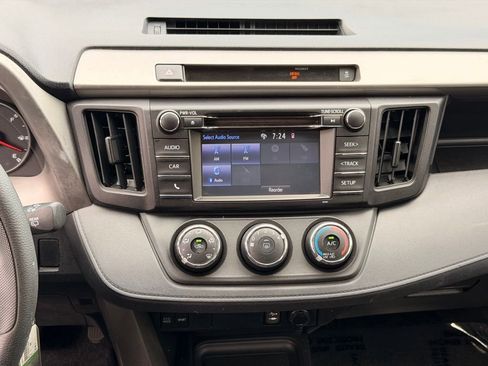 Used 2016 Toyota RAV4 LE AWD/4WD image 18