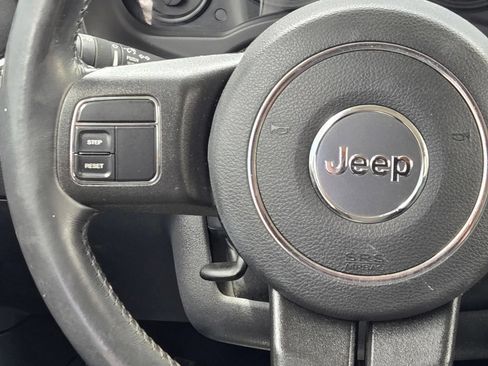 Used 2017 Jeep Patriot Latitude AWD/4WD image 17