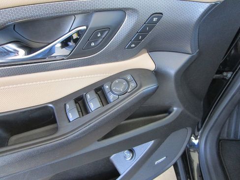 Used 2023 Chevrolet Traverse Premier image 24