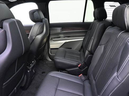 New 2026 Cadillac Vistiq Premium Luxury w/ LPO, Floor Liner Package AWD/4WD image 21