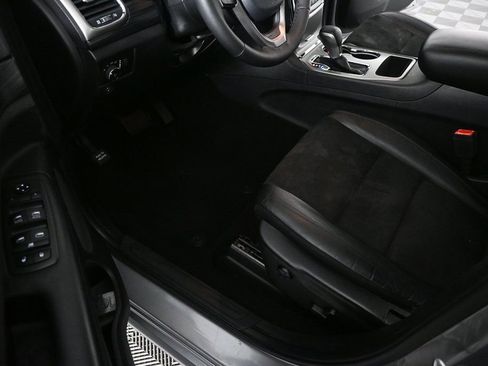 Used 2019 Jeep Grand Cherokee Altitude image 7