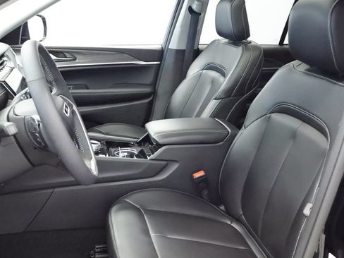 Certified 2023 Jeep Grand Cherokee Limited w/ Black Appearance Package AWD/4WD image 15