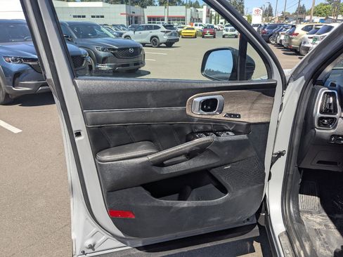 Used 2023 Kia Sorento SX Prestige AWD/4WD image 16