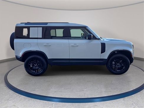 Used 2025 Land Rover Defender 110 S image 4