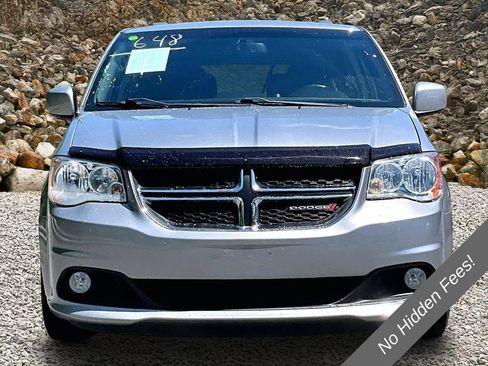 Used 2018 Dodge Grand Caravan SXT FWD image 3
