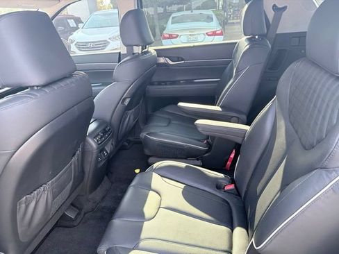 Used 2024 Hyundai Palisade Limited FWD image 9