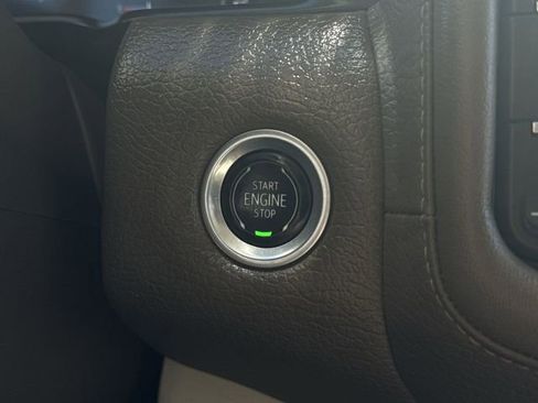 Used 2023 GMC Yukon XL Denali AWD/4WD image 17