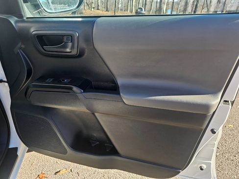 Used 2020 Toyota Tacoma TRD Off-Road image 17